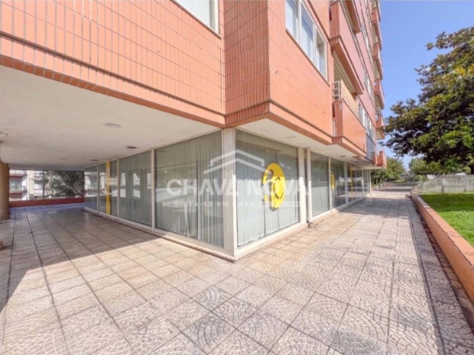 Loja para Venda em Oliveira do Douro Foto 3