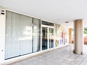 Loja para Venda em Oliveira do Douro