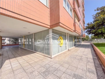 Loja para Venda em Oliveira do Douro