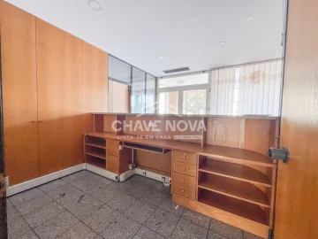 Loja para Venda em Oliveira do Douro