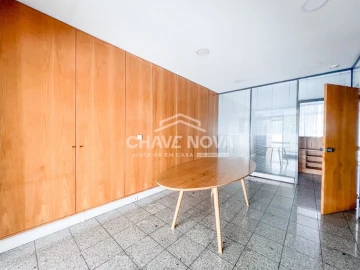 Loja para Venda em Oliveira do Douro