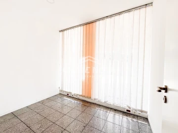 Loja para Venda em Oliveira do Douro