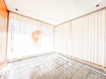 Loja para Venda em Oliveira do Douro