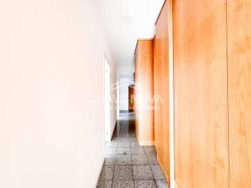 Loja para Venda em Oliveira do Douro