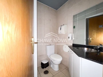 Loja para Venda em Oliveira do Douro