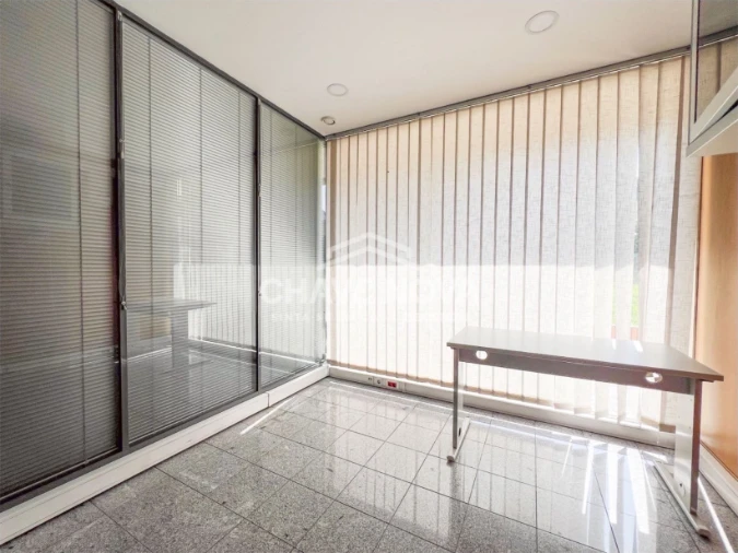 Loja para Venda em Oliveira do Douro Foto 7