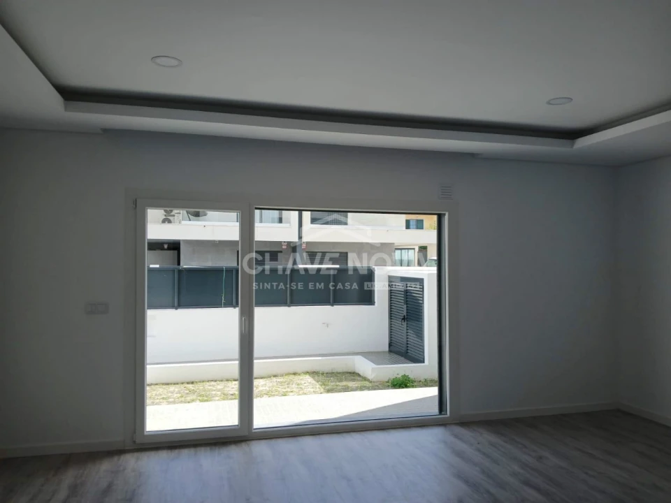 Moradia T3 para Venda em Fernao Ferro Foto 3