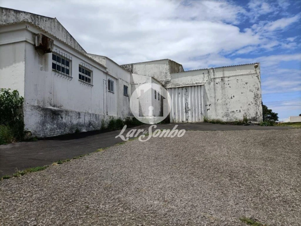 Armazém para Venda em Praia da Vitoria (Santa Cruz) Foto 2