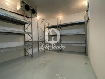 Armazém para Venda em Praia da Vitoria (Santa Cruz)