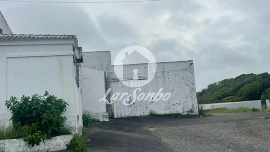 Armazém para Venda em Praia da Vitoria (Santa Cruz)