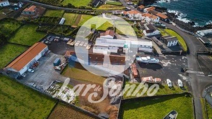 Armazém para Venda em Praia da Vitoria (Santa Cruz)