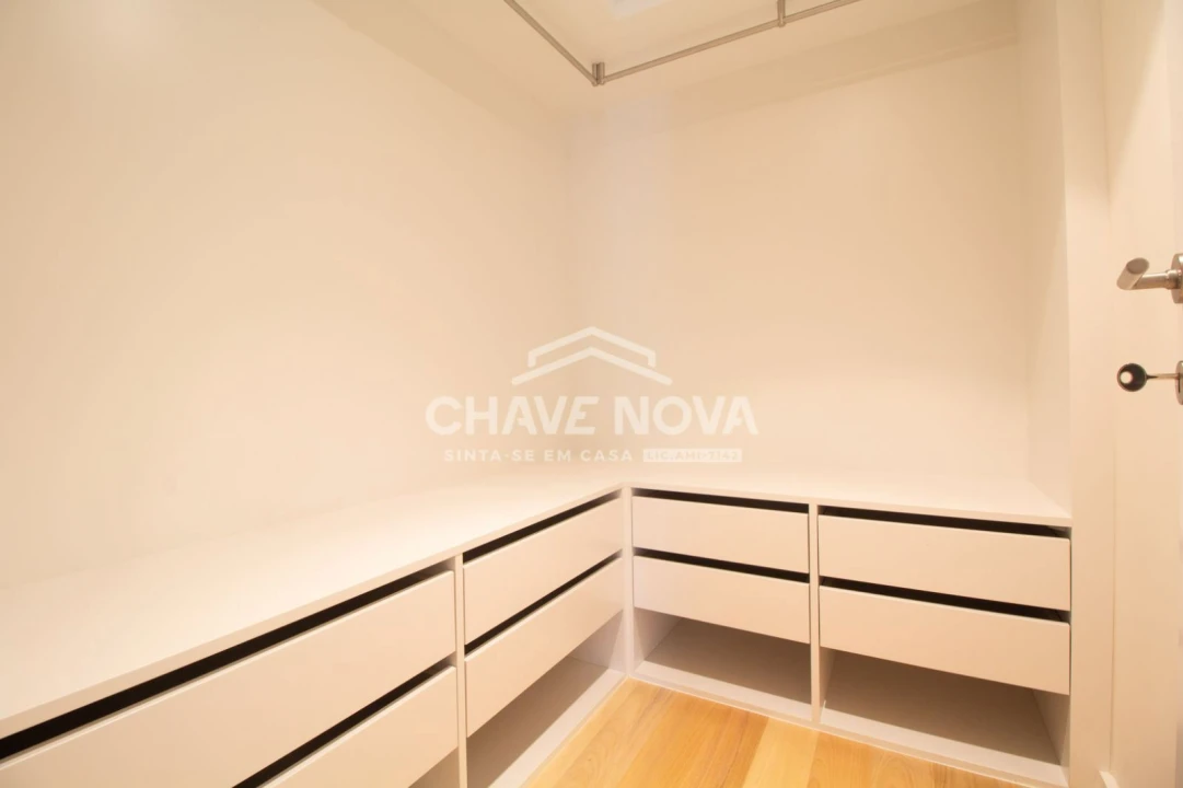 Apartamento T4 para Venda em Aldoar, Foz do Douro e Nevogilde Foto 15