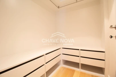 Apartamento T4 para Venda em Aldoar, Foz do Douro e Nevogilde