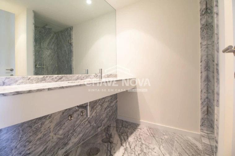 Apartamento T4 para Venda em Aldoar, Foz do Douro e Nevogilde Foto 18