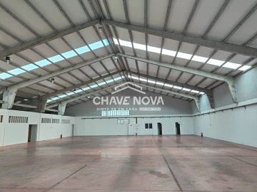 Armazém para Venda em Milheiros