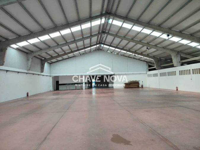 Armazém para Venda em Milheiros Foto 5