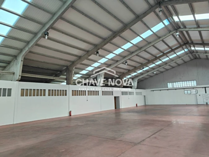 Armazém para Venda em Milheiros Foto 6