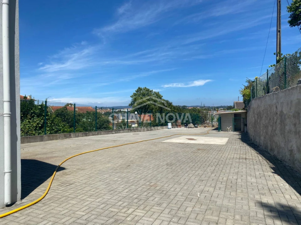 Moradia T4 para Venda em Vilar de Andorinho Foto 4