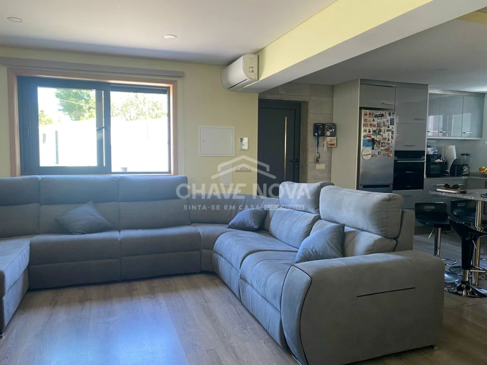 Moradia T4 para Venda em Vilar de Andorinho Foto 11