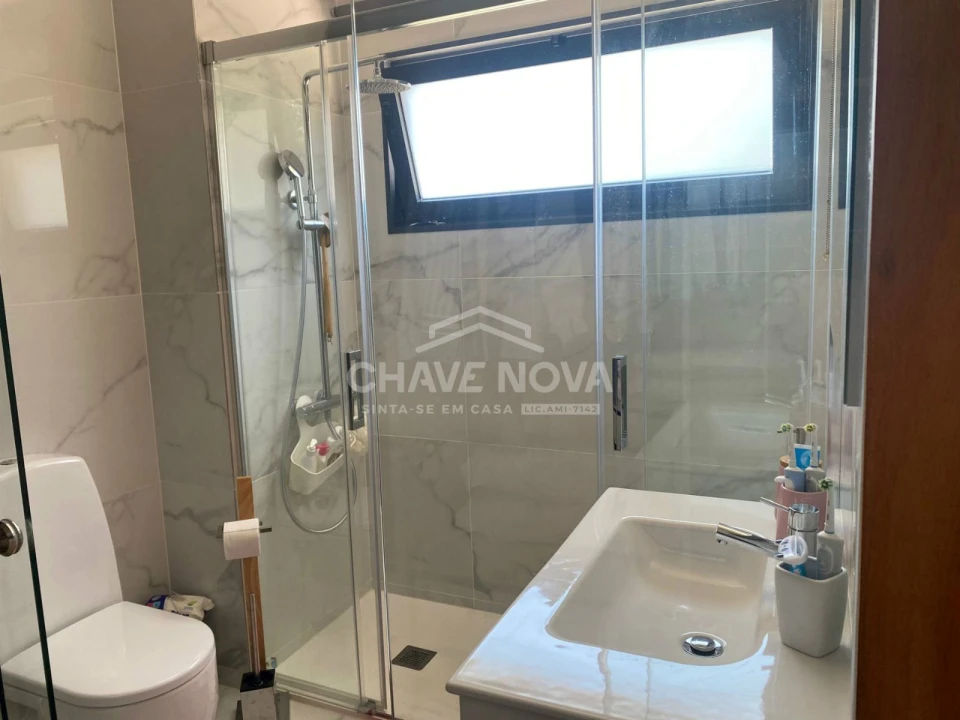 Moradia T4 para Venda em Vilar de Andorinho Foto 23