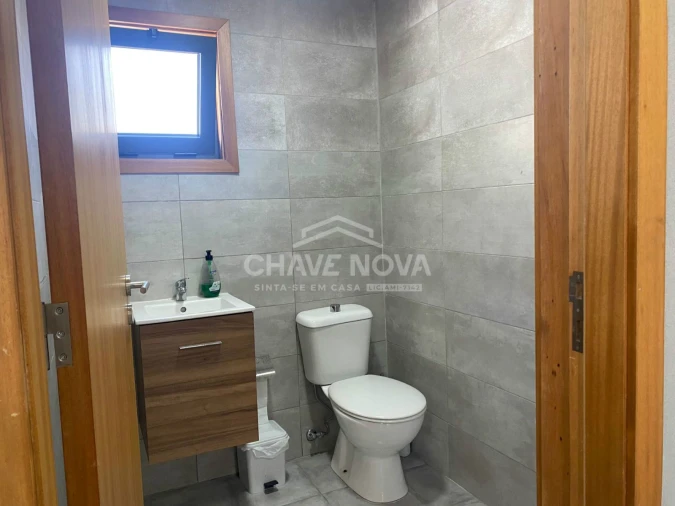 Moradia T4 para Venda em Vilar de Andorinho Foto 5