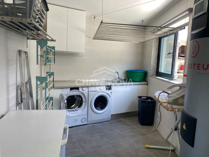 Moradia T4 para Venda em Vilar de Andorinho Foto 8