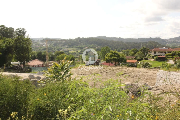 Terreno para Venda em Cepães e Fareja Foto 2