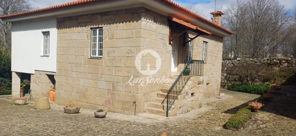 Quinta T2 para Venda em Carvalhosa