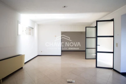 Moradia T11 para Venda em Arcozelo