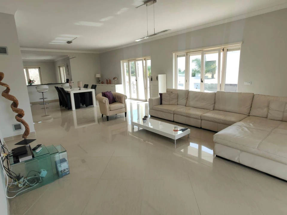 Moradia T4 para Venda em Albufeira e Olhos de Água Foto 3