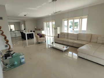 Moradia T4 para Venda em Albufeira e Olhos de Água