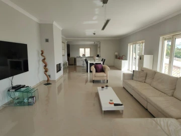 Moradia T4 para Venda em Albufeira e Olhos de Água