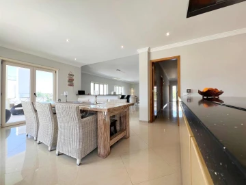 Moradia T4 para Venda em Albufeira e Olhos de Água