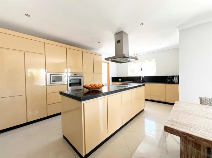 Moradia T4 para Venda em Albufeira e Olhos de Água Foto 11