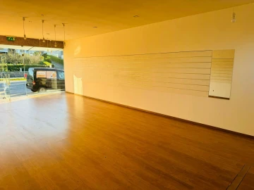 Loja para Arrendamento em Tamel (São Verissimo)