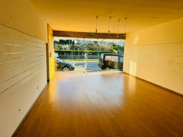 Loja para Arrendamento em Tamel (São Verissimo)