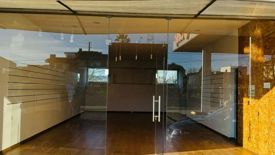 Loja para Arrendamento em Tamel (São Verissimo)