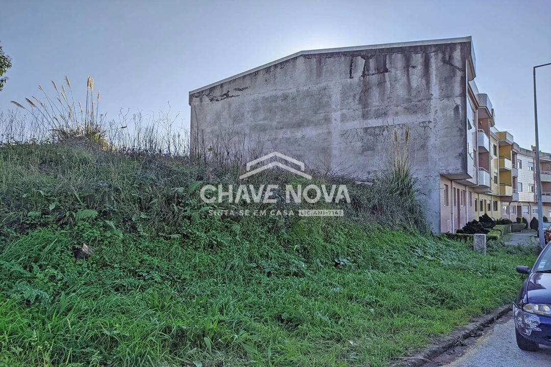 Terreno P/ Prédio para Venda em Nogueira da Regedoura Foto 9