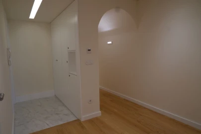 Apartamento T3 para Venda em Lordelo do Ouro e Massarelos