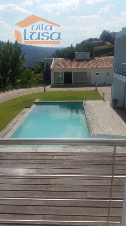 Quinta T4 para Venda em Frende