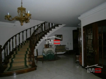 Moradia T6 para Venda em Leiria, Pousos, Barreira e Cortes