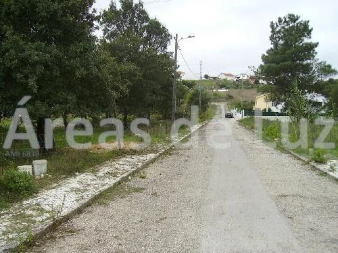 Terreno para Venda em Parceiros e Azoia Foto 3
