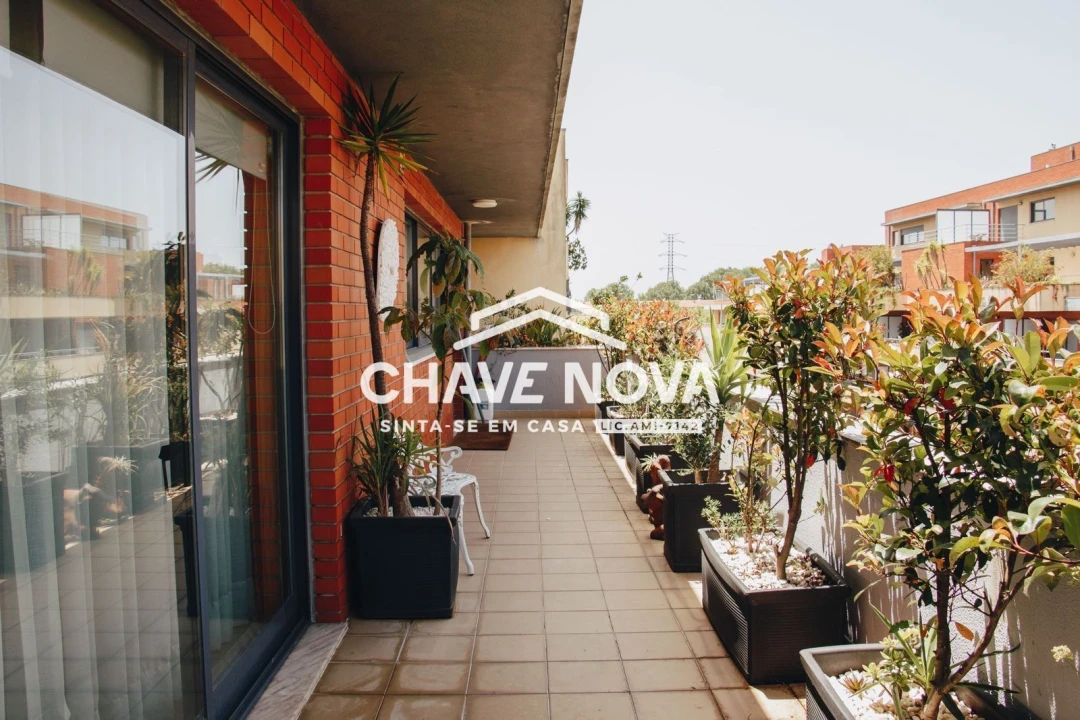 Apartamento T5 para Venda em Paranhos Foto 2
