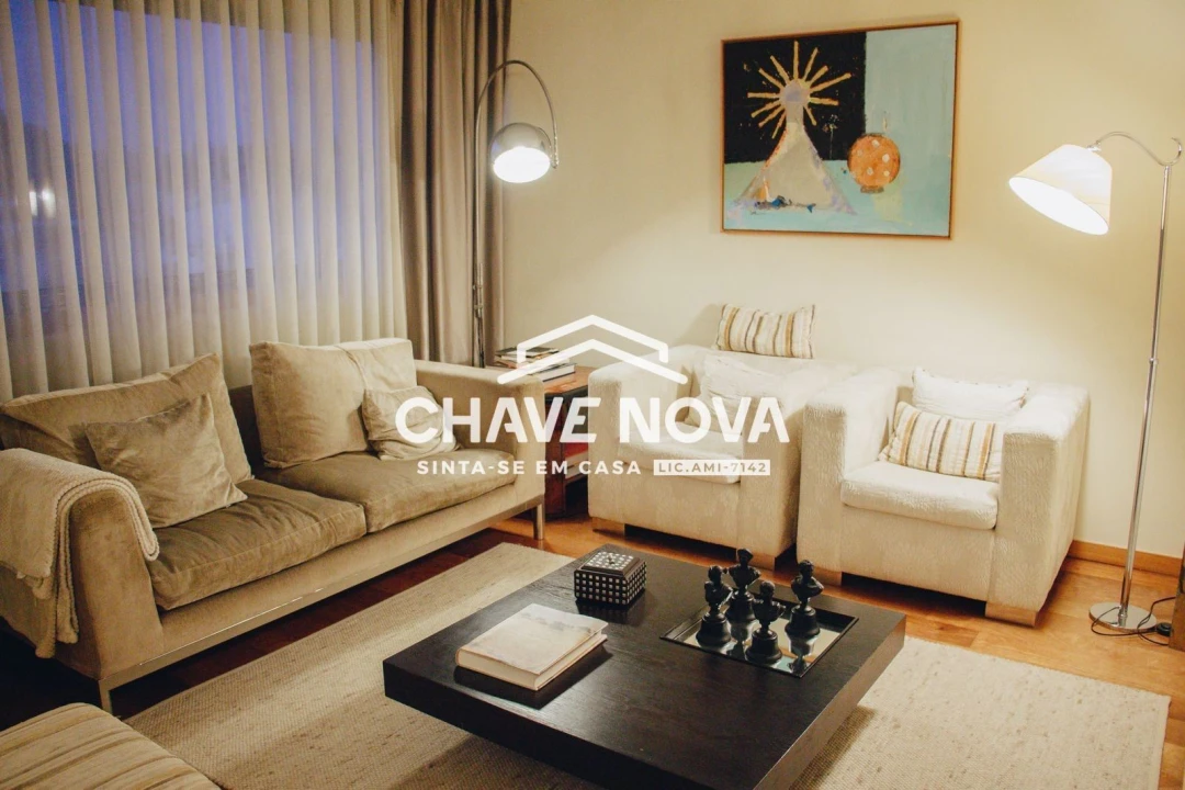 Apartamento T5 para Venda em Paranhos Foto 3