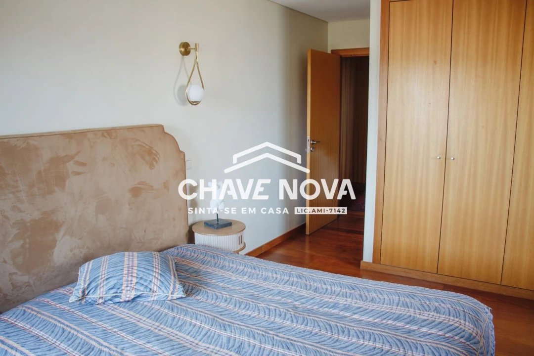 Apartamento T5 para Venda em Paranhos Foto 12