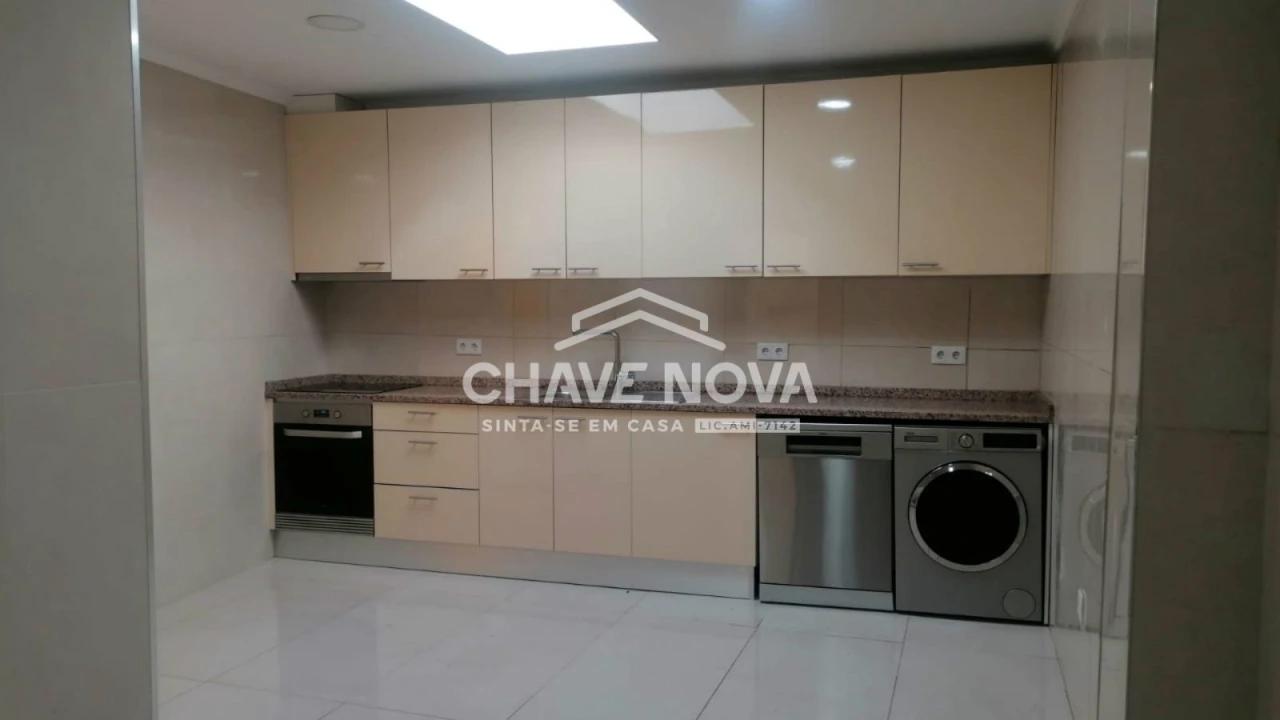 Moradia T3 para Venda em Campanhã Foto 3