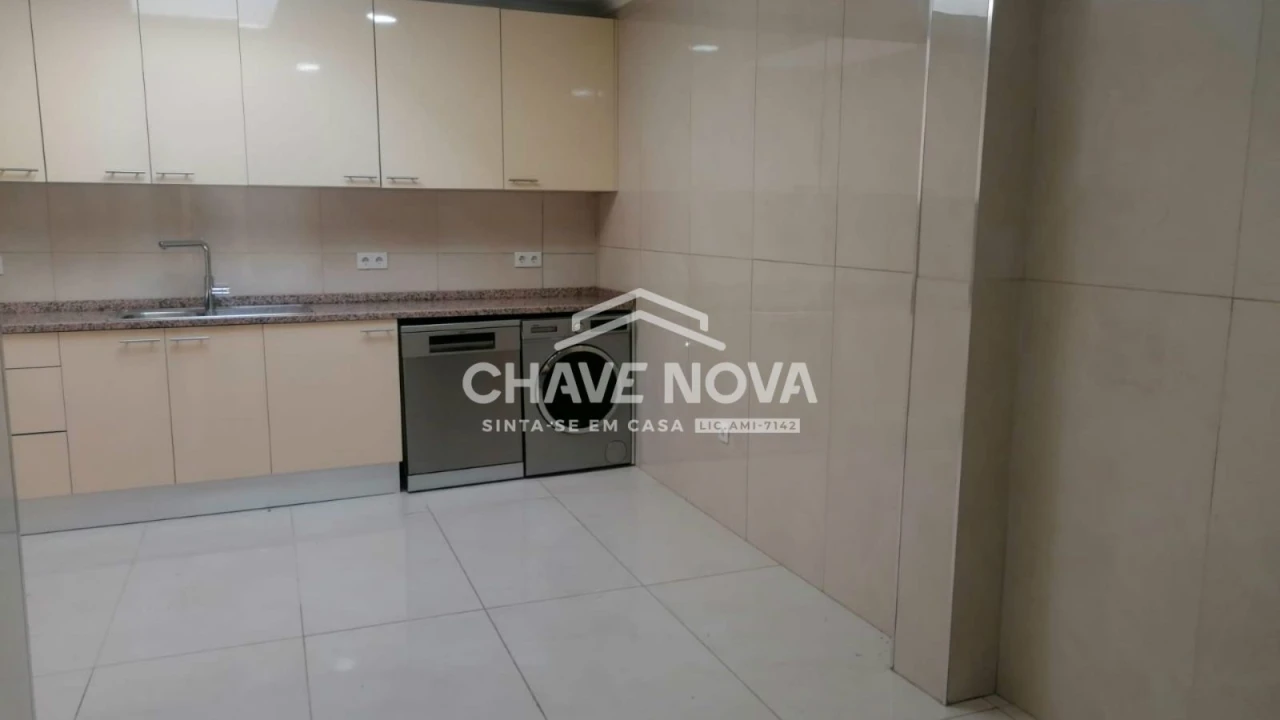 Moradia T3 para Venda em Campanhã Foto 8