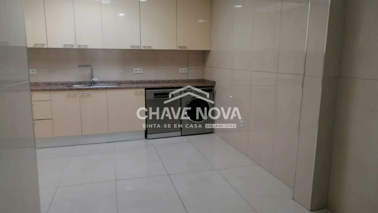 Moradia T3 para Venda em Campanhã Foto 19