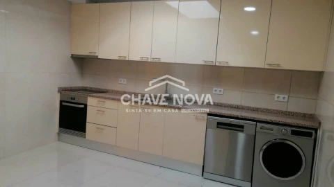 Moradia T3 para Venda em Campanhã