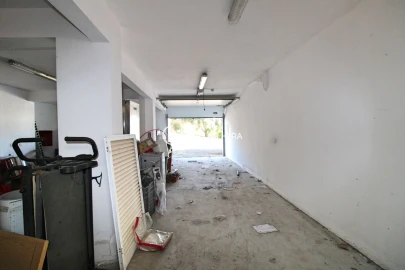 Armazém para Venda em Portimão